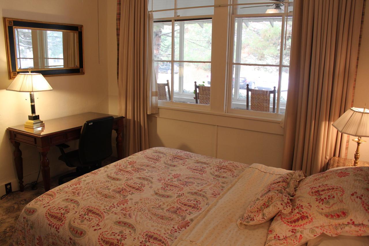 The Hotel Limpia Fort Davis Room photo